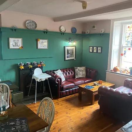 Bed and Breakfast Talbot House And Tearoom